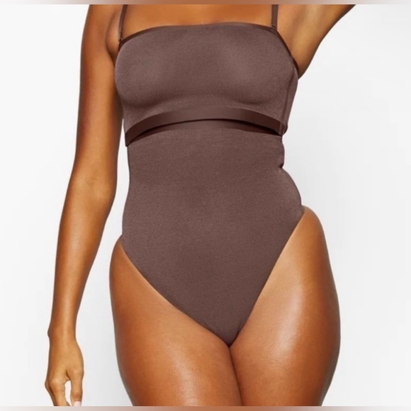 SKIMS Other - Skims Sheer Sculpt Bandeau and High-waisted Thong Set Size Medium